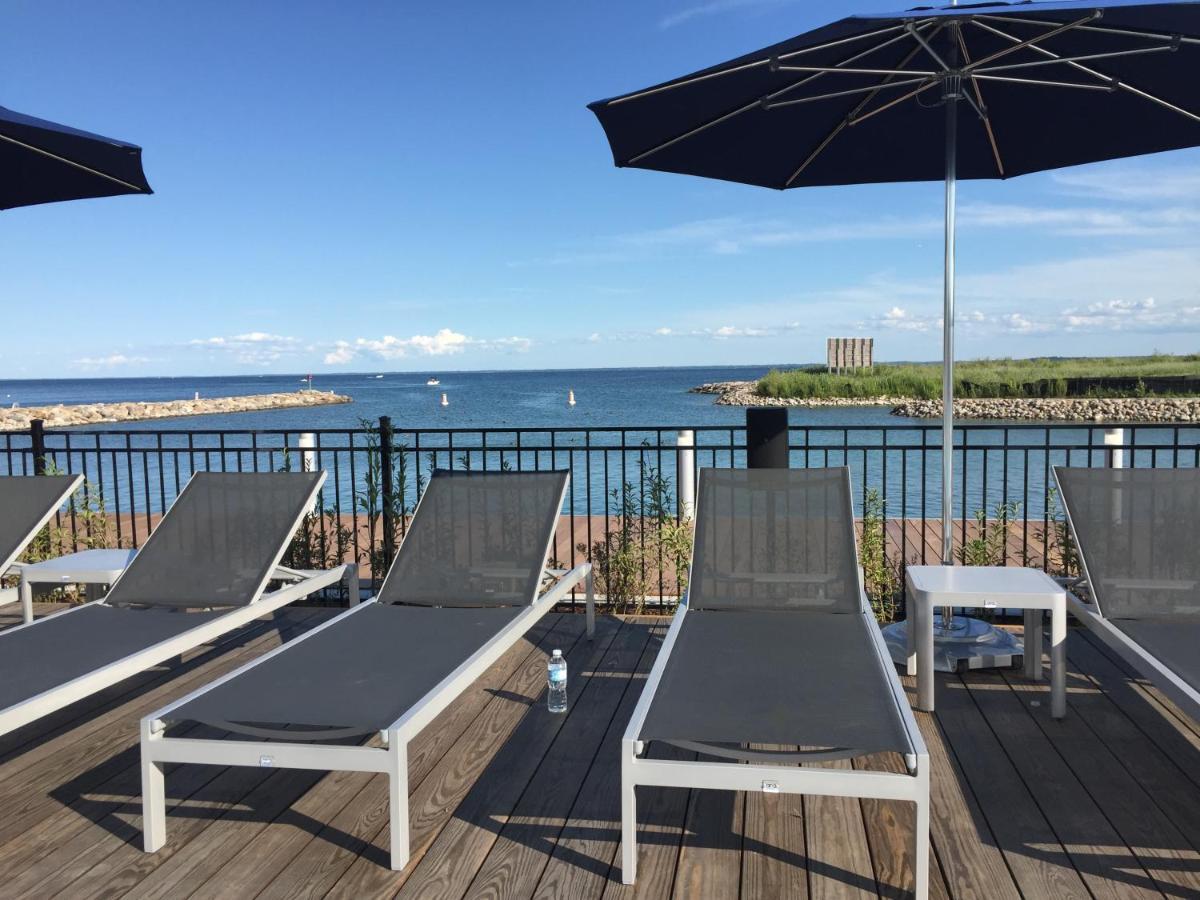 Stunning Stayz At Friday Harbour Beach Marina Resort Lake Simcoe Innisfil Exterior photo
